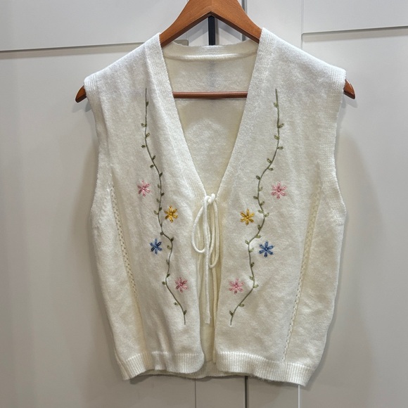 SHEIN Sweaters - SHEIN Cream V-Neck Tie-Front Sweater Vest with Embroidered Flowers